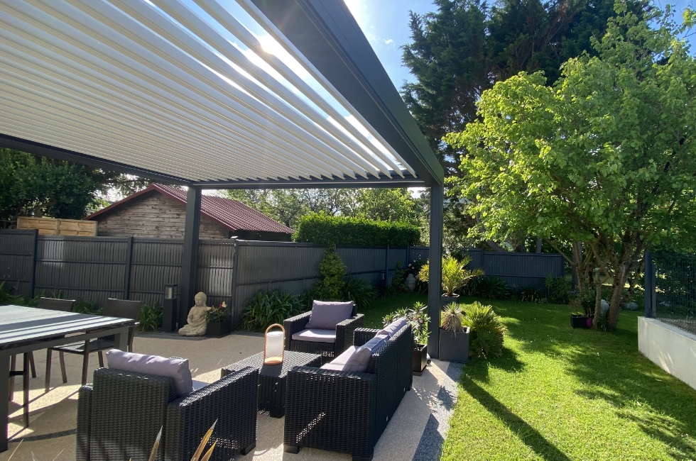 Réalisation de Stores Nantais : Pergola bioclimatique à Pornichet