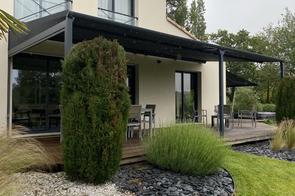 Réalisation de Stores Vendée : Pergola corail